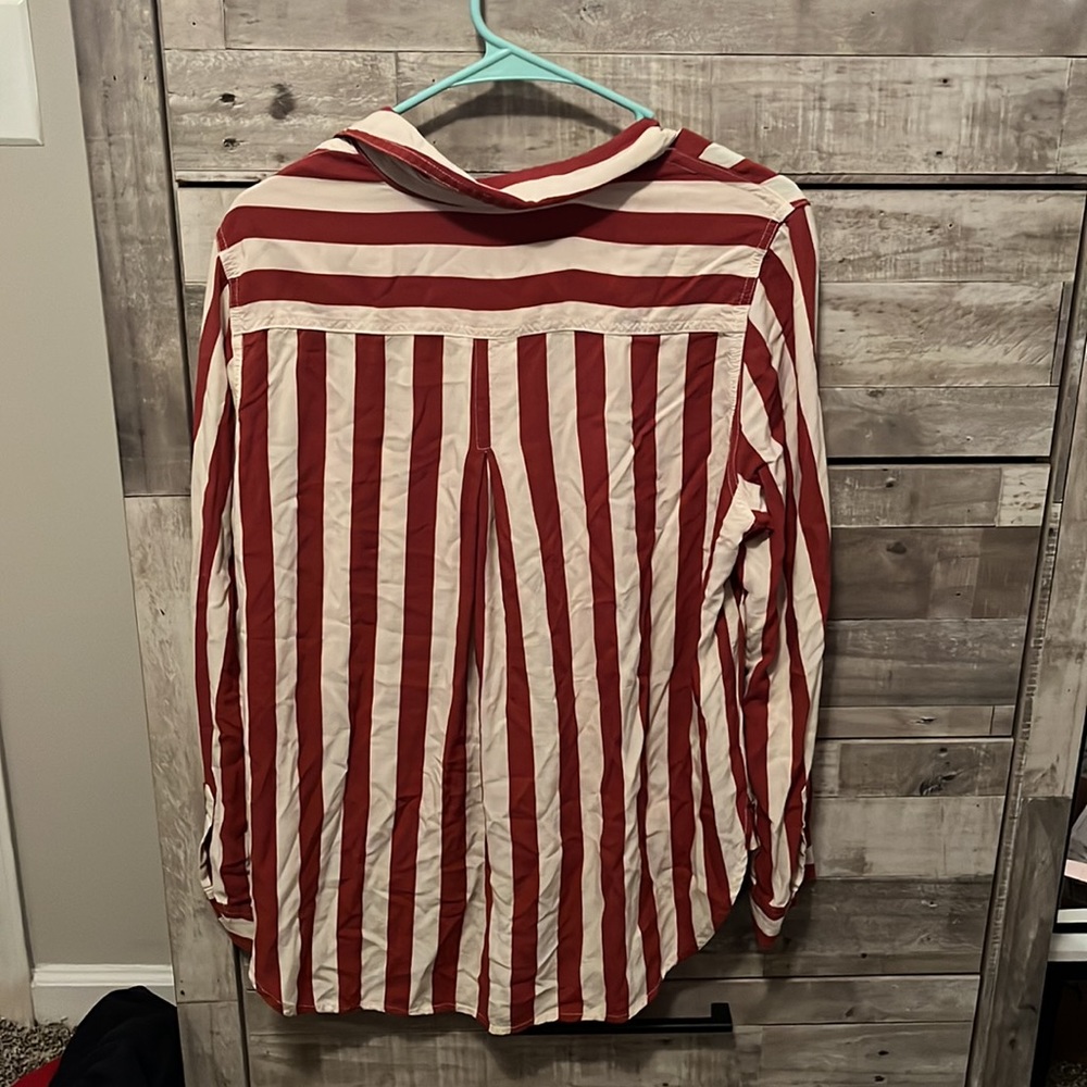 button down top - Picture 4 of 4
